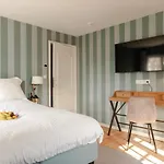 Monceau Louvain La Neuve ホテル オティニー