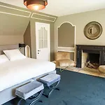 Monceau Louvain La Neuve 3* אוטיני
