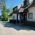 Monceau Louvain La Neuve 3* אוטיני